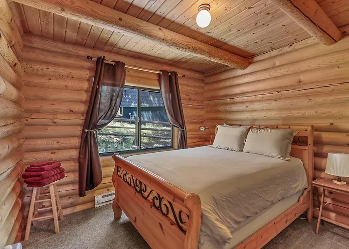 Lovely & Rustic Treehouse - Stargazing In The Pines! Holiday home *