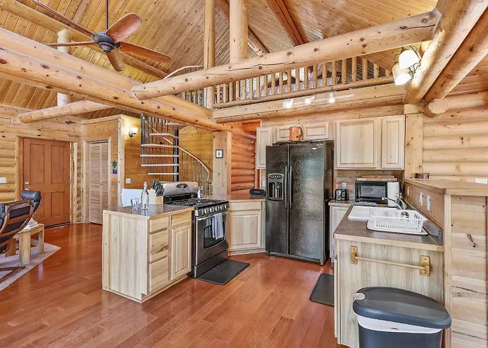Lovely & Rustic Treehouse - Stargazing In The Pines! Holiday home *