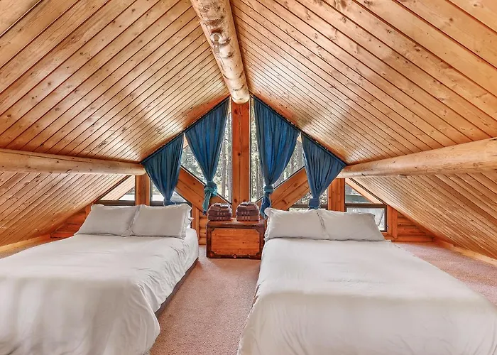 Lovely & Rustic Treehouse - Stargazing In The Pines! Holiday home *