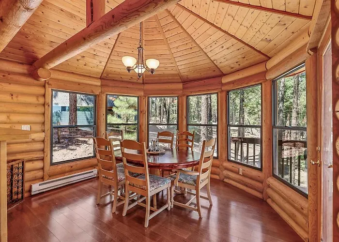 Lovely & Rustic Treehouse - Stargazing In The Pines! Holiday home *