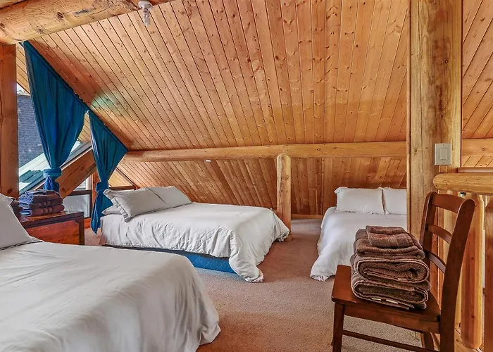 Lovely & Rustic Treehouse - Stargazing In The Pines! * Mountainaire