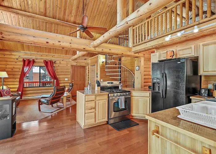 Lovely & Rustic Treehouse - Stargazing In The Pines! Holiday home Mountainaire