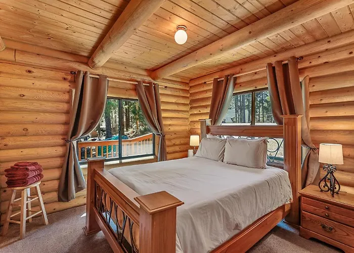 Lovely & Rustic Treehouse - Stargazing In The Pines! Holiday home